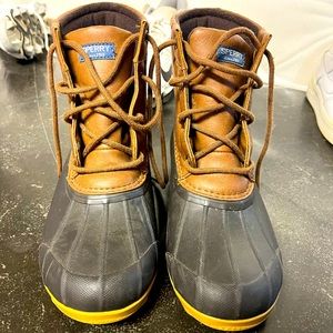 Boys Sperry’s boots sz 6